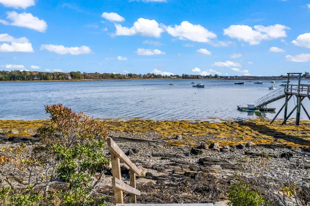 $379,500 | 6 Kane Lane, Harpswell, ME 04079