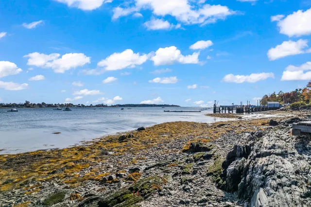 $379,500 | 6 Kane Lane, Harpswell, ME 04079