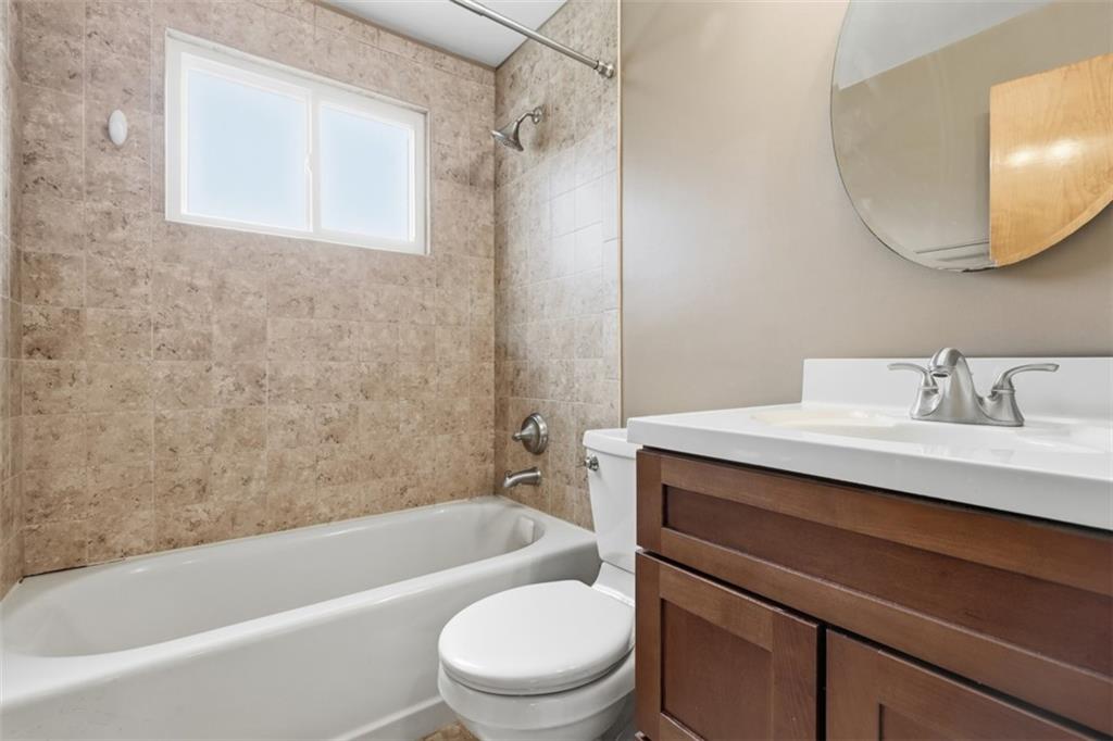 5229 Meadowcrest Road Pittsburgh, PA 15236 - Photo 12 of 35