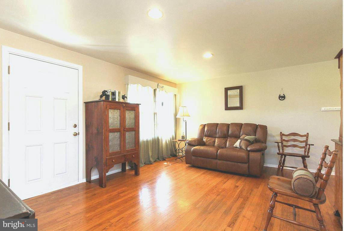 10478 Messick Road Midland, VA 22728 - Photo 9 of 20 Living Room