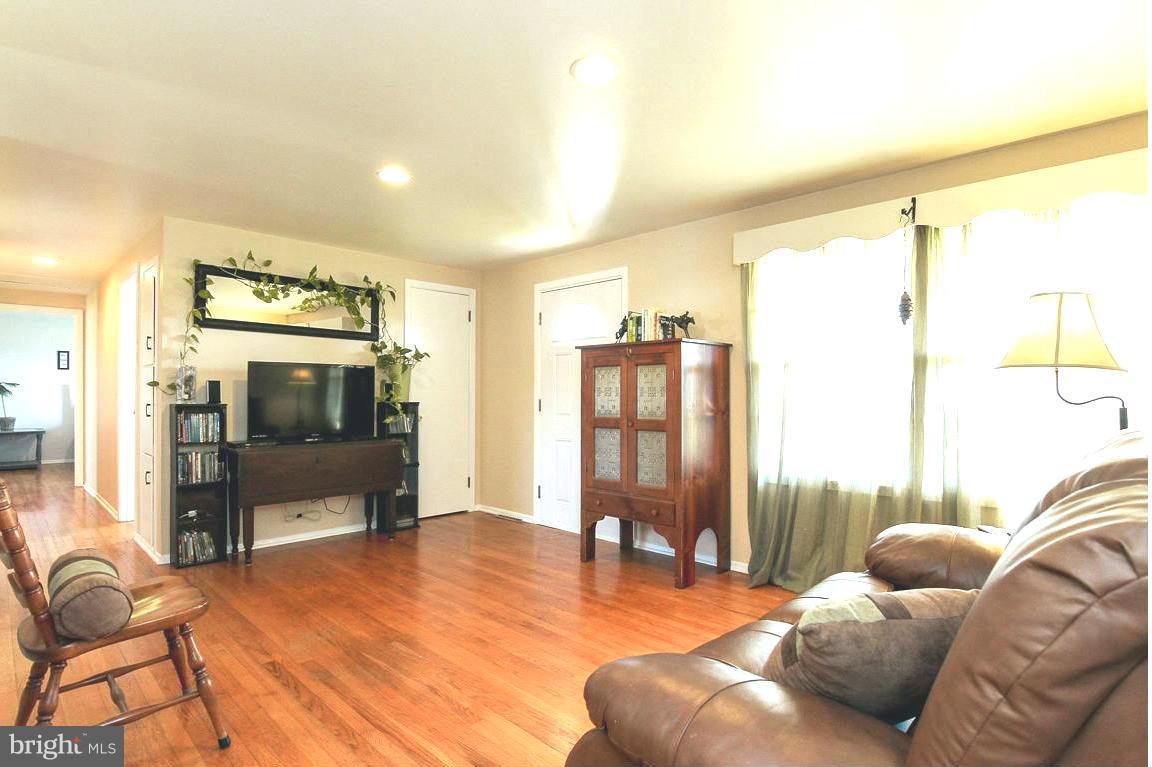 10478 Messick Road Midland, VA 22728 - Photo 10 of 20 Living Room