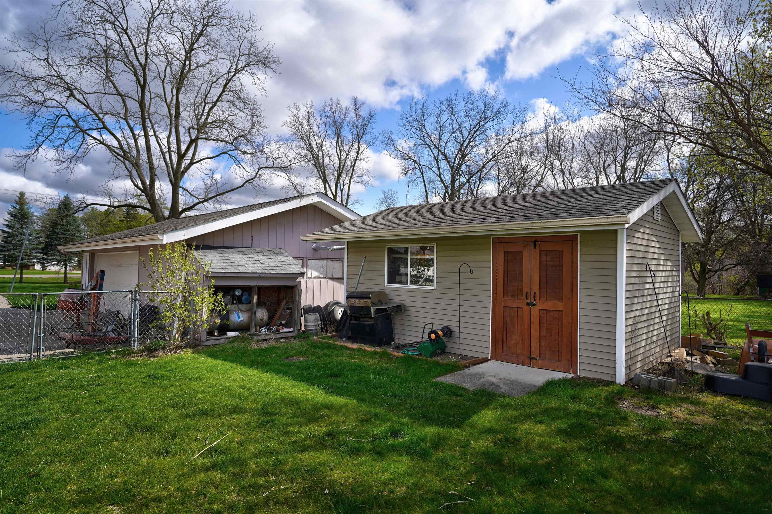 5081 Calkins Road Flint, MI 48532 - Photo 16 of 64 50107137-15.JPG