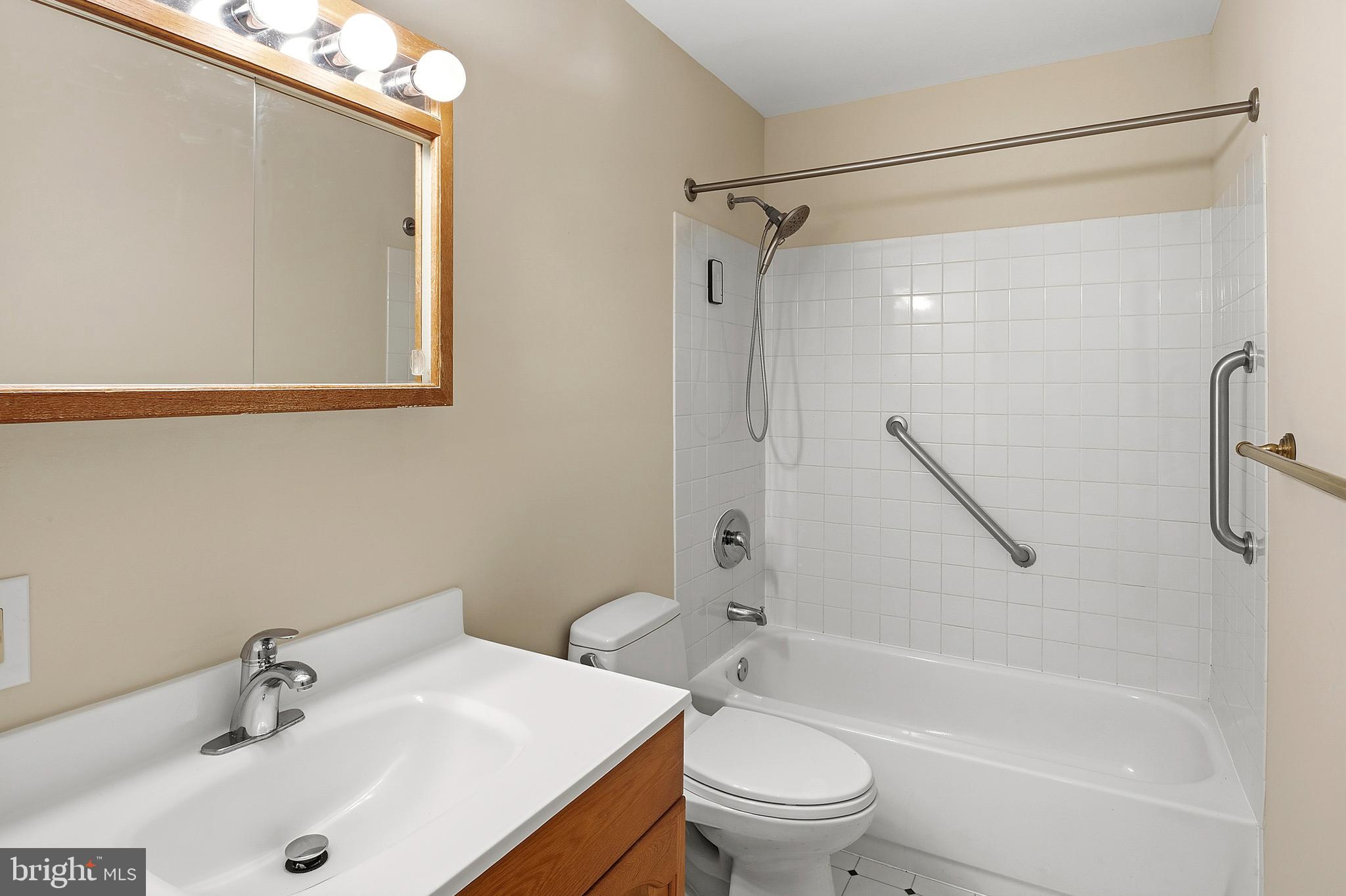 10705 Faulkner Ridge Circle Columbia, MD 21044 - Photo 14 of 34 Bathroom
