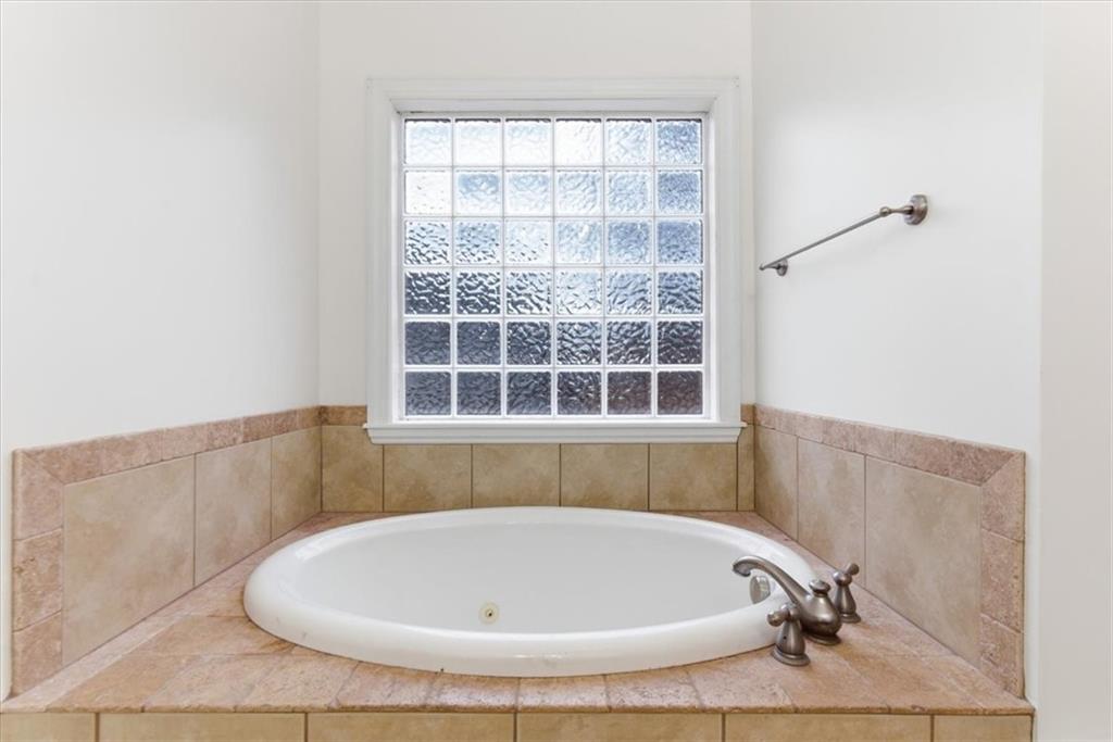 16 Quarter Horse Drive Northwest Rome, GA 30165 - Photo 20 of 51 a bathroom with a bathtub