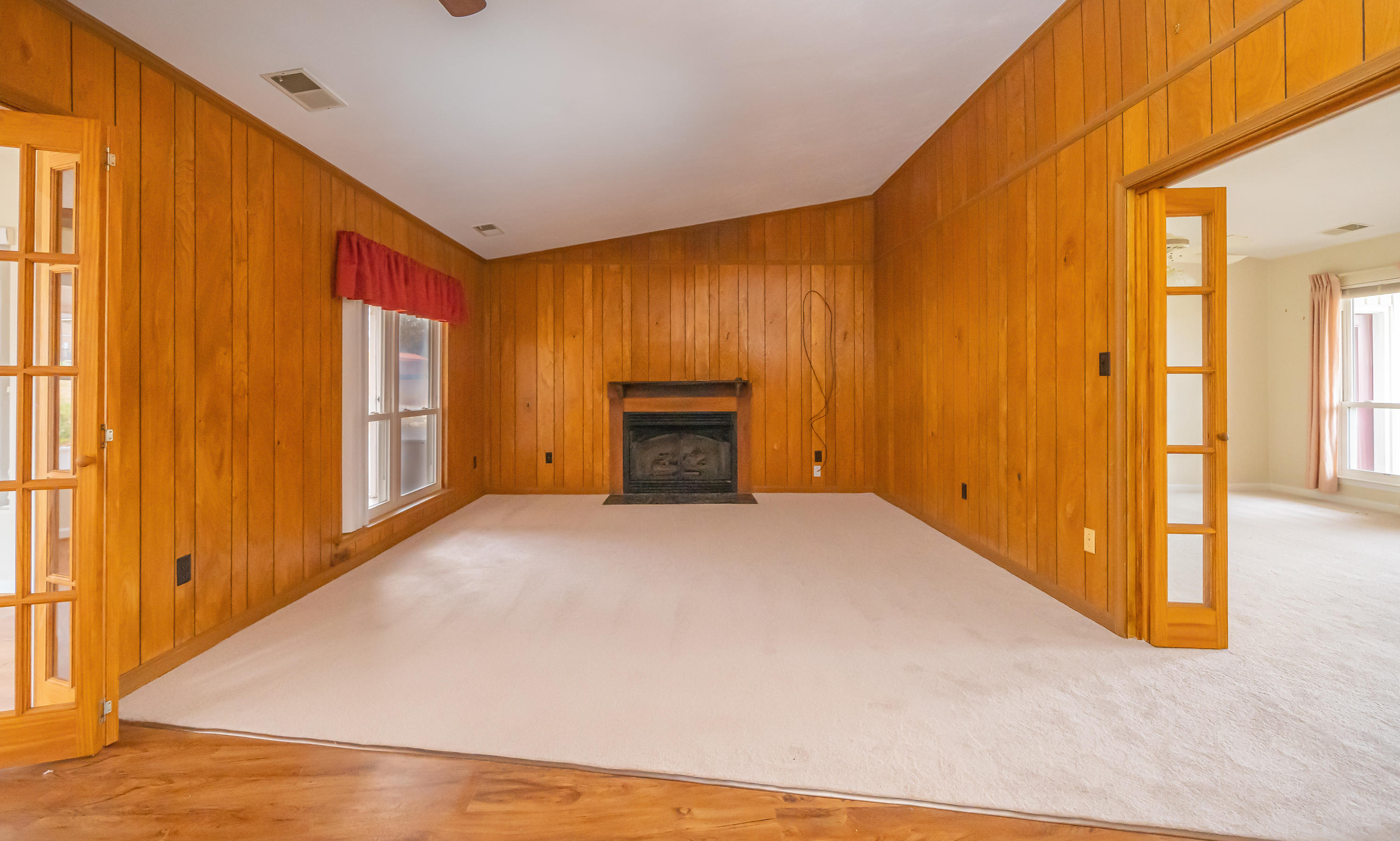 5016 Harvest Ridge Road Roanoke, VA 24019 - Photo 3 of 18 Living Room
