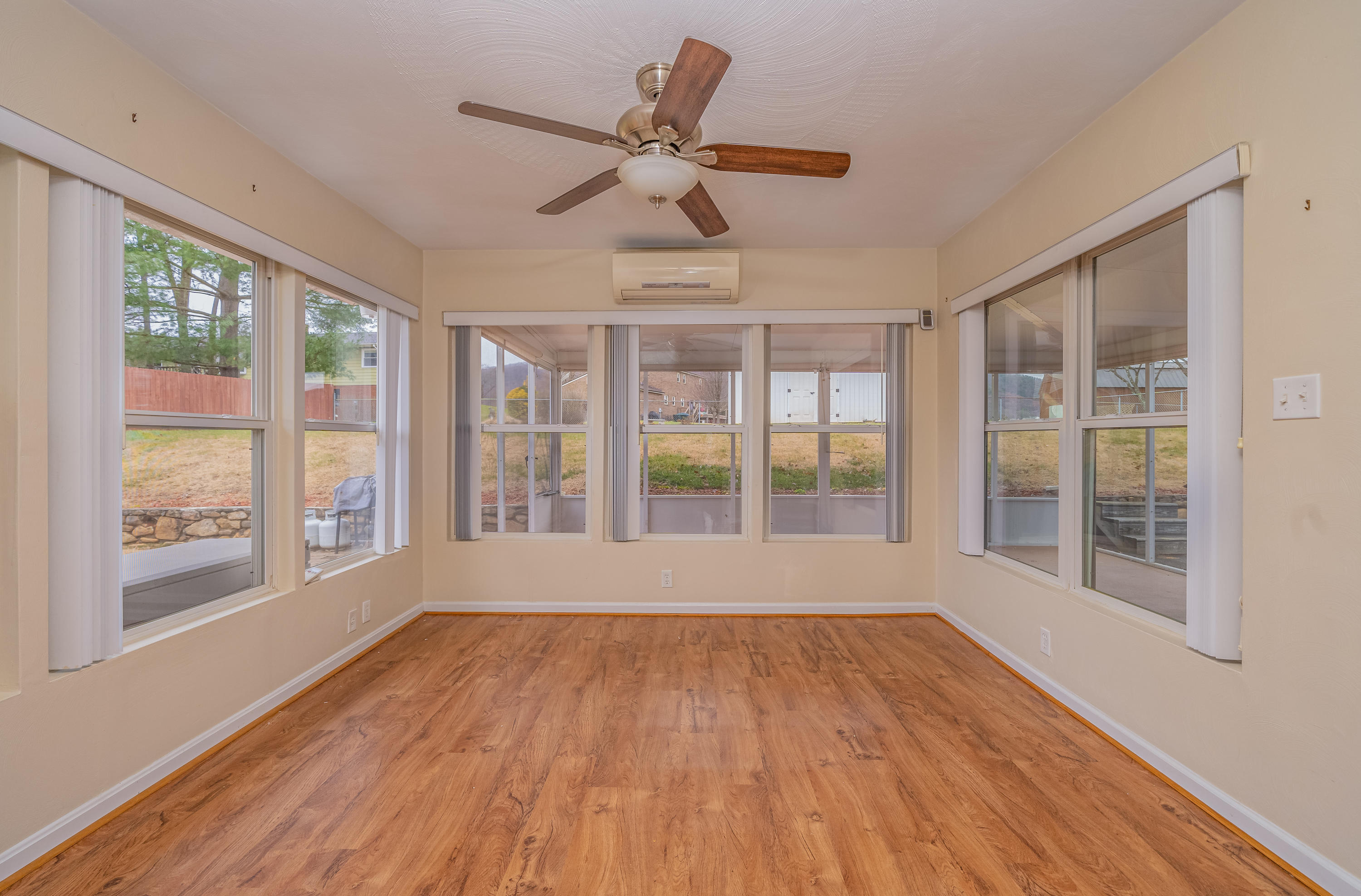 5016 Harvest Ridge Road Roanoke, VA 24019 - Photo 4 of 18 Sunroom