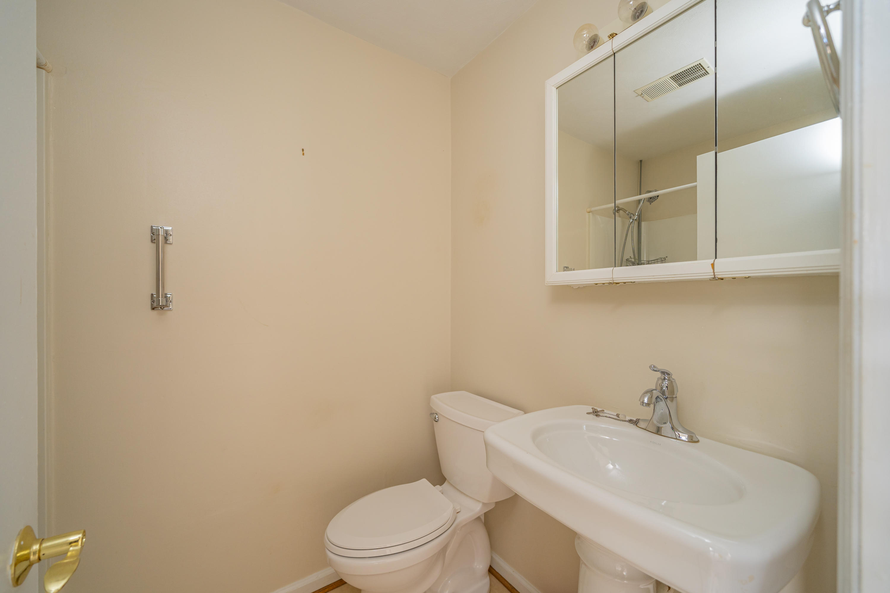 5016 Harvest Ridge Road Roanoke, VA 24019 - Photo 10 of 18 Bathroom