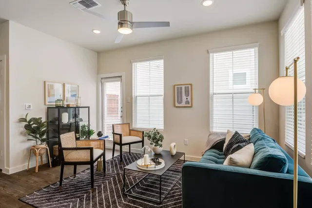 $2,272 | 801 Bluestem Way, Unit 209S, Cedar Hill, TX 75104