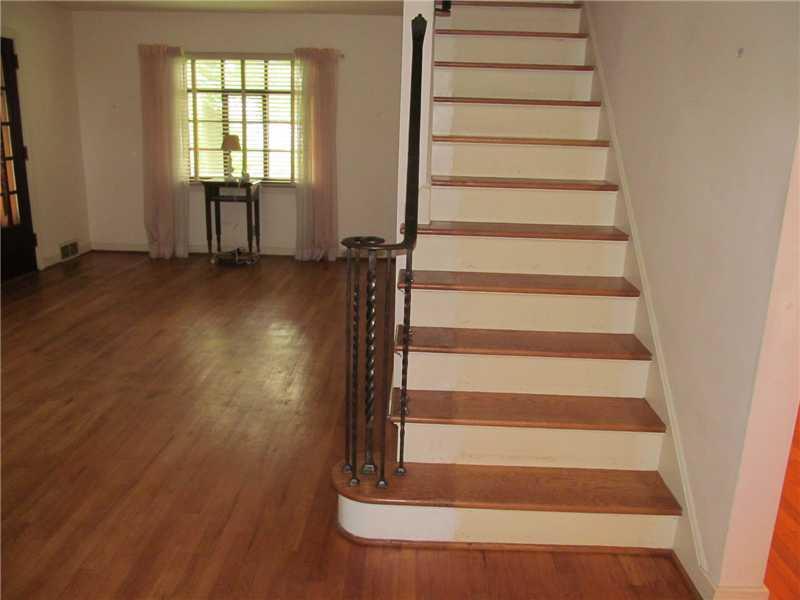 1280 Prospect Road Whitehall, PA 15227 - Photo 3 of 15 Entry/Foyer.