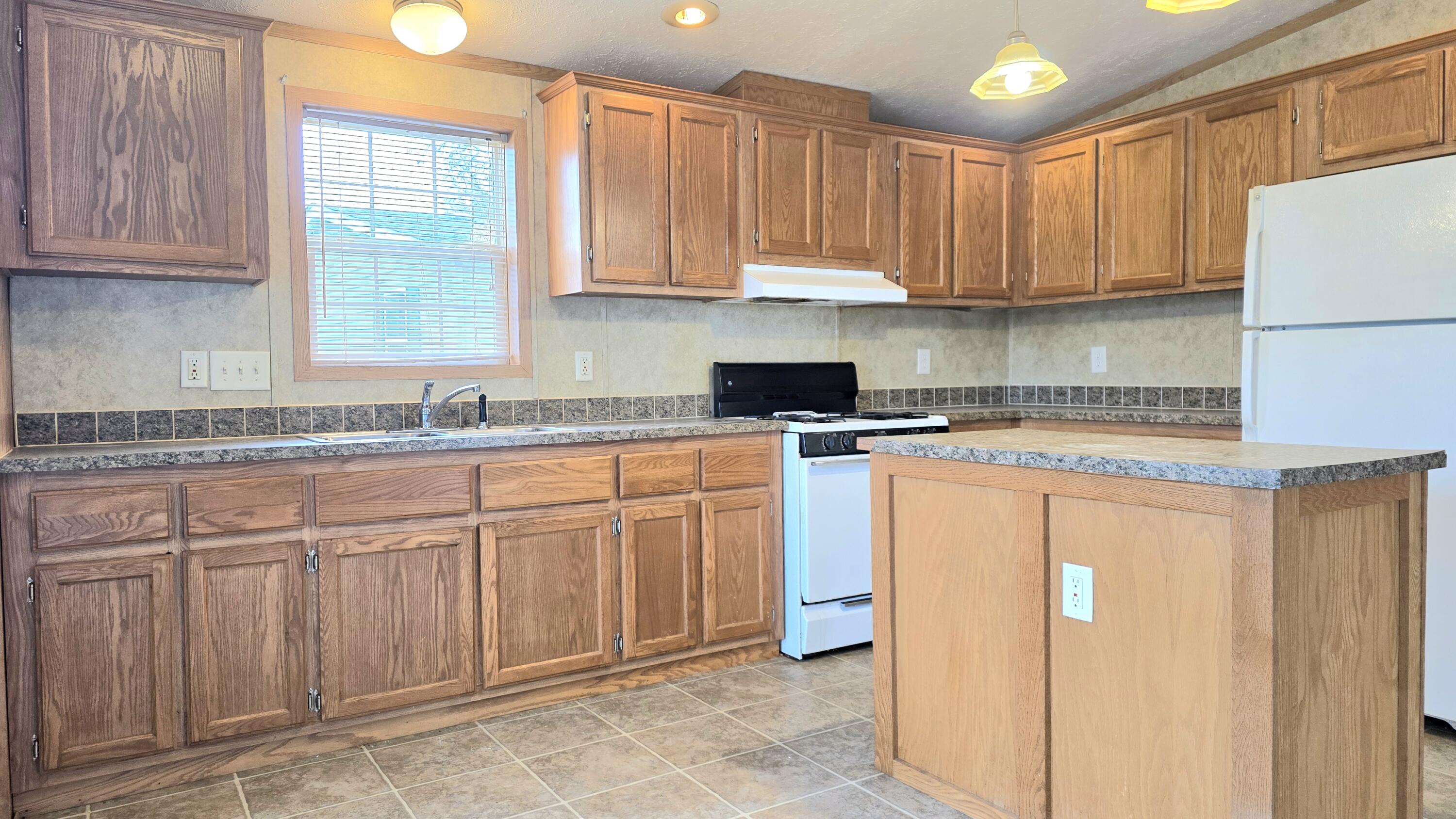 316 West Michigan Avenue, Unit 28 Clinton, MI 49236 - Photo 3 of 22 20260304_123754
