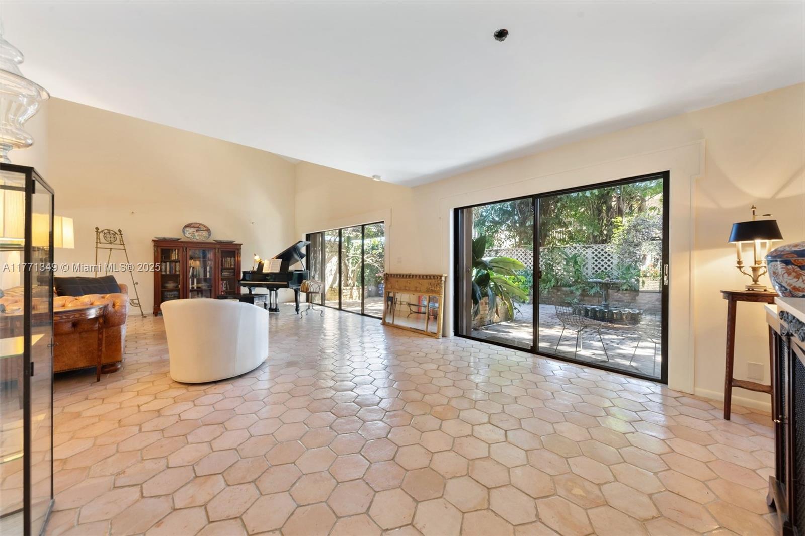 206 St Andrews Road, Unit 1878 Hollywood, FL 33021 - Photo 18 of 53 LIVING ROOM AND DINING ROOM