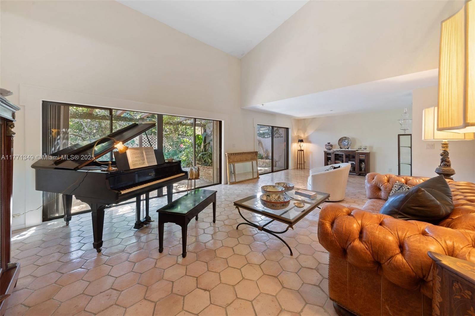 206 St Andrews Road, Unit 1878 Hollywood, FL 33021 - Photo 19 of 53 EPANSIVE ROOM COMBING EAT IN LIVING ROOM AND DININGG ROOM
