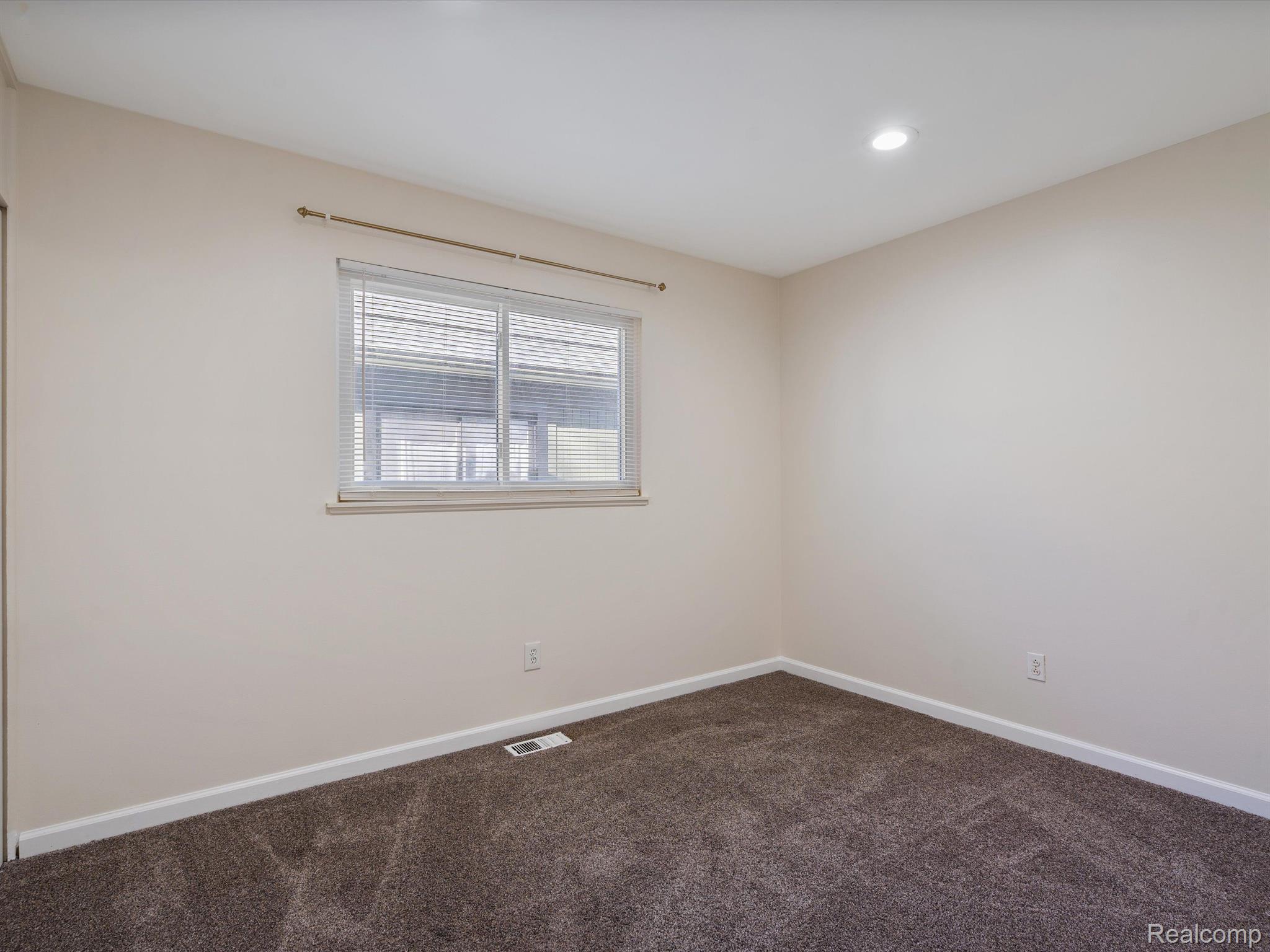 47750 Frederick Road Utica, MI 48317 - Photo 16 of 19 Gallery Image 16