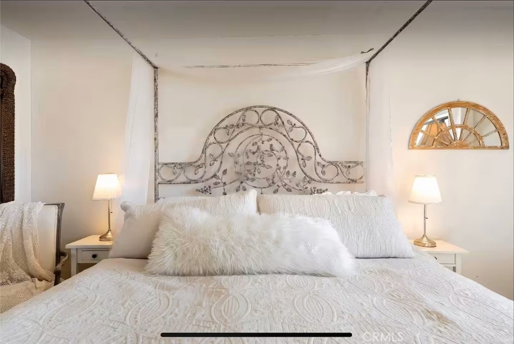 70138 Sullivan Road Twentynine Palms, CA 92277 - Photo 14 of 68 a bedroom with a bed and a night stand