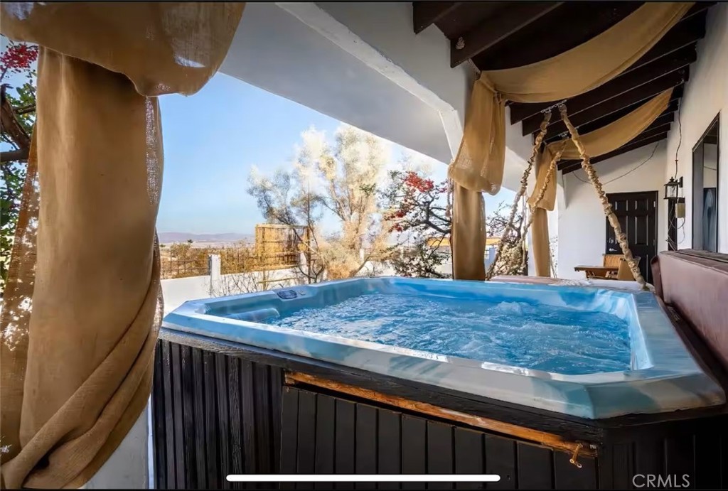 70138 Sullivan Road Twentynine Palms, CA 92277 - Photo 29 of 68 a view of a living room