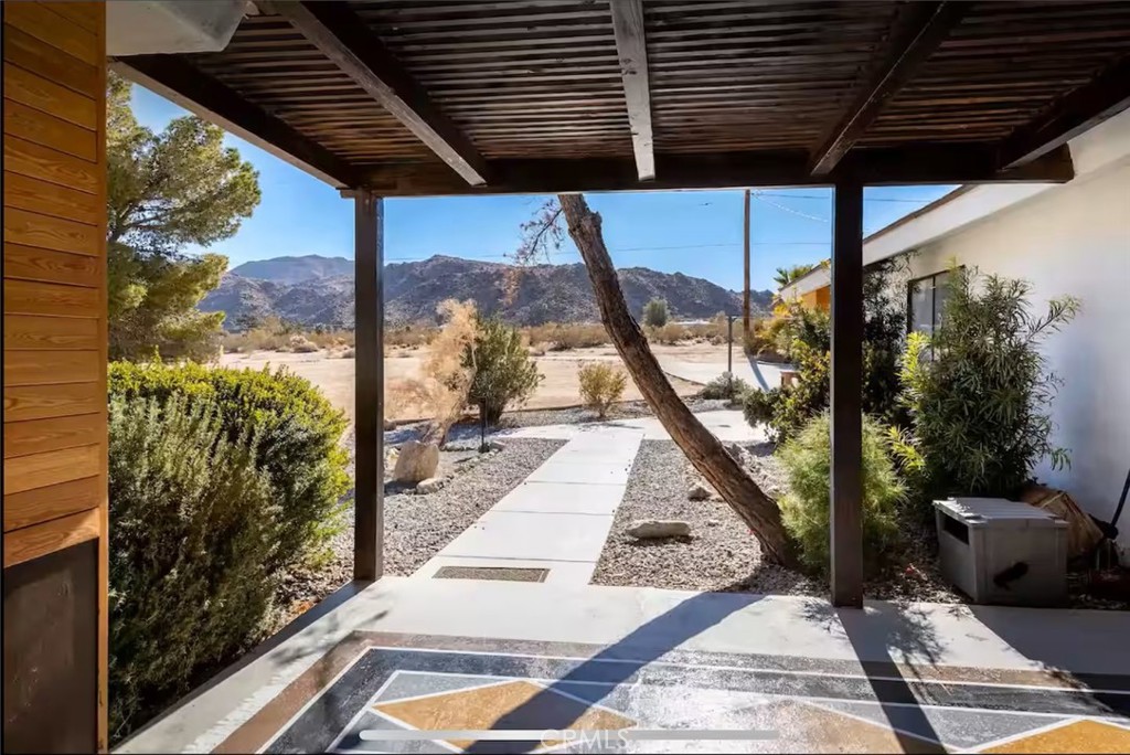 70138 Sullivan Road Twentynine Palms, CA 92277 - Photo 3 of 68 a view of backyard with green space