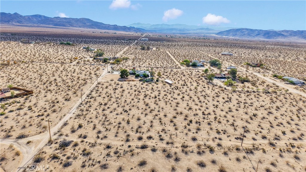 70138 Sullivan Road Twentynine Palms, CA 92277 - Photo 57 of 68 a view of a sky from a yard