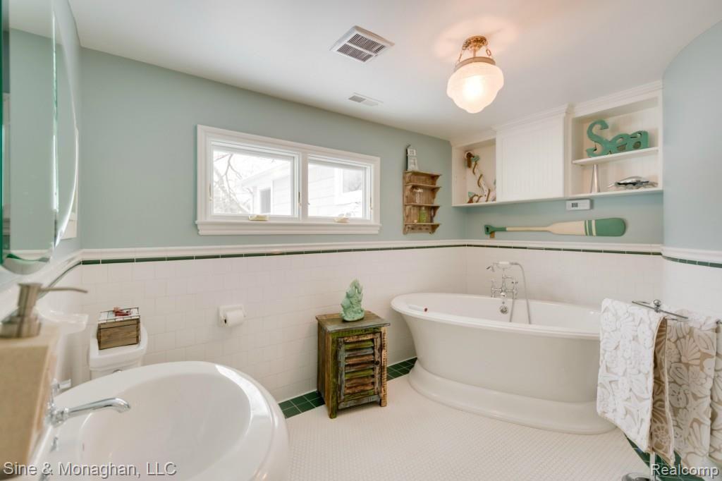 607 Middlesex Road Grosse Pointe, MI 48230 - Photo 22 of 27 20140126_607 Middlesex FINAL (24 of 28).jpg