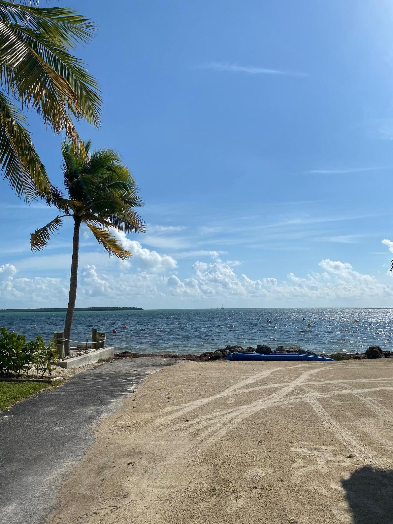 808 South Silver Circle Key Largo, FL 33037 - Photo 21 of 24 a view of a dry yard