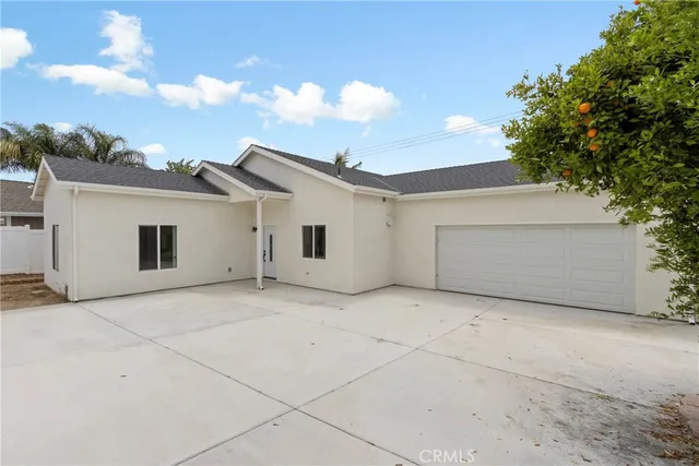 a view of garage and yard