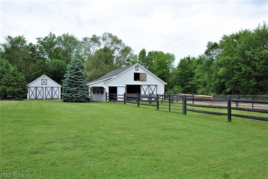 7714 Bainbridge Road Bainbridge, OH 44023 - Photo 21 of 34 Birthing Stall