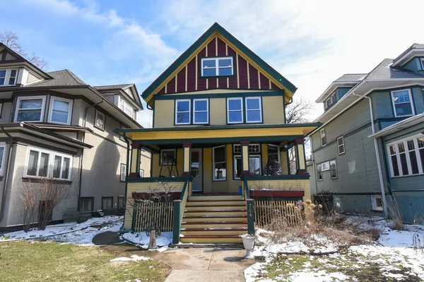 $720,000 | 704 South Elmwood Avenue, Oak Park, IL 60304