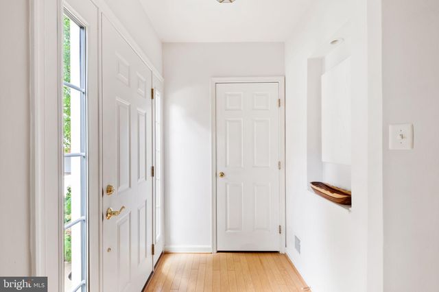 $875,000 | 2768 Manhattan Place, Vienna, VA 22180