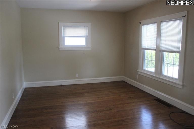 2252 Barrington Road Cleveland, OH 44118 - Photo 7 of 25