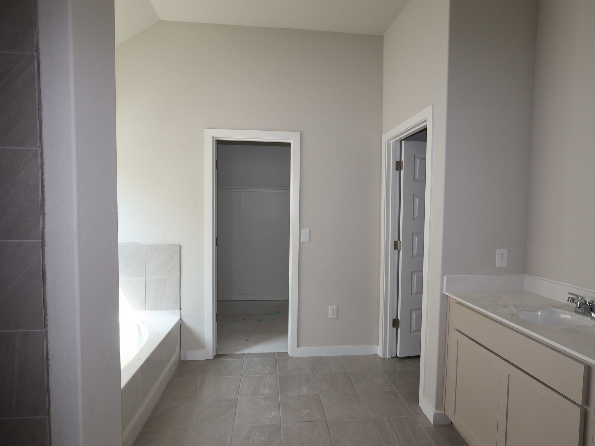 4517 Lava Island Drive Austin, TX 78747 - Photo 9 of 22 a bathroom with a sink and a bathtub