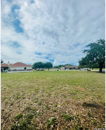 $85,000 | 702 Jack Nicklaus Drive, Devine, TX 78016
