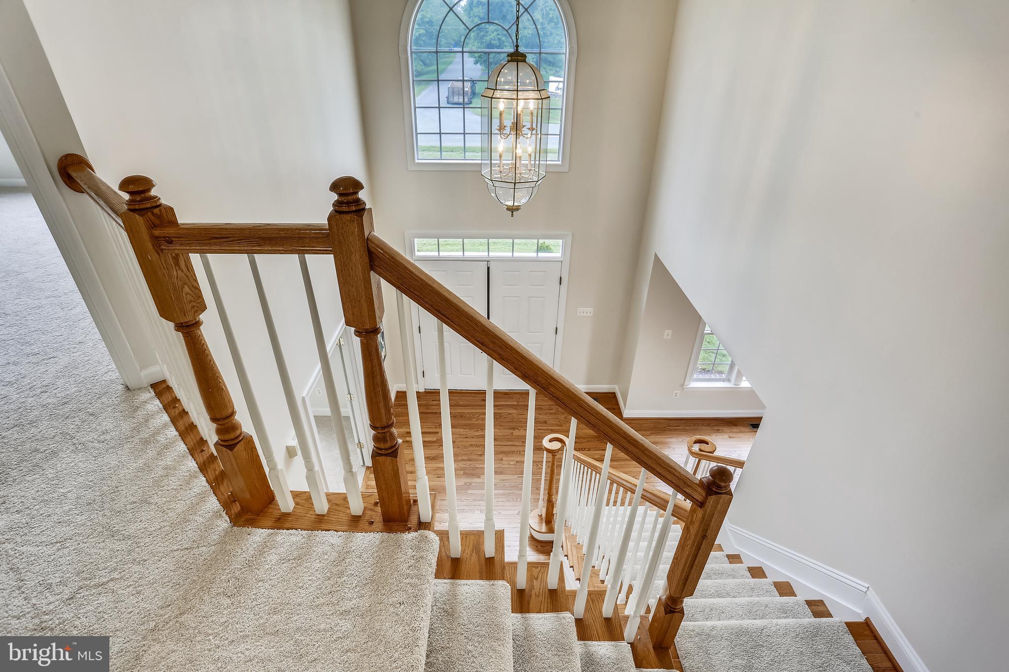 22401 Goshen School Road Laytonsville, MD 20882 - Photo 10 of 122 Grand entrance with vaulted ceiling