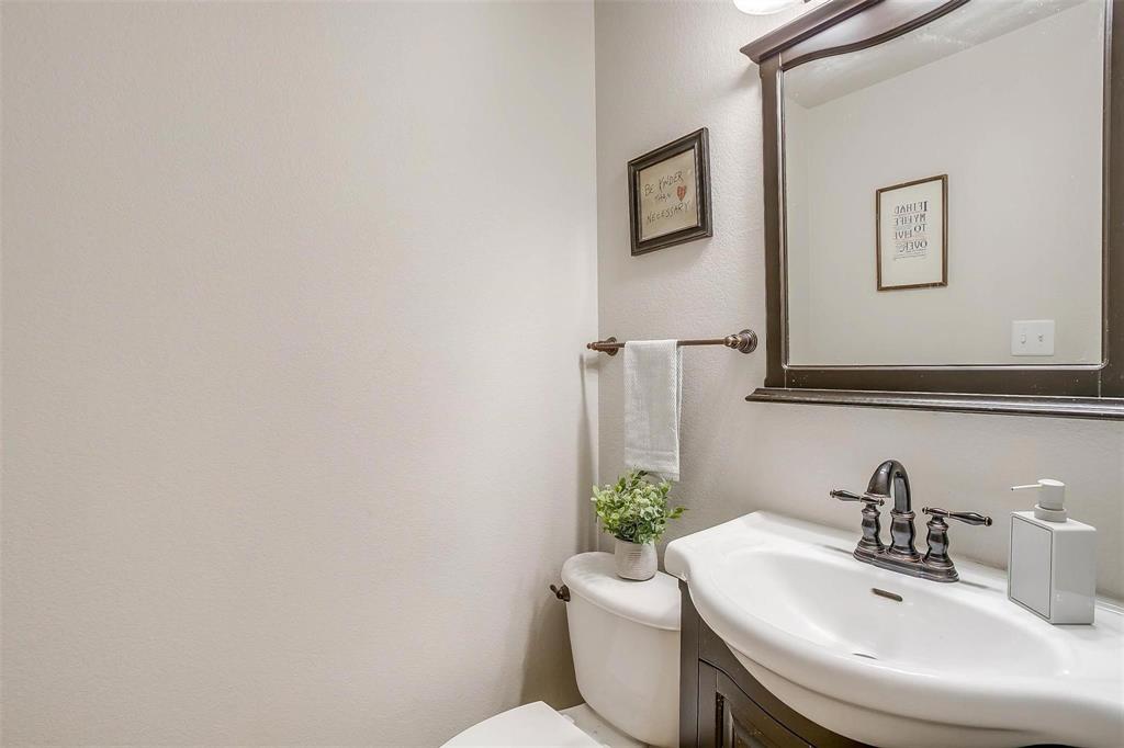 101 Springfield Lane Red Oak, TX 75165 - Photo 18 of 38 a bathroom with a sink and a toilet