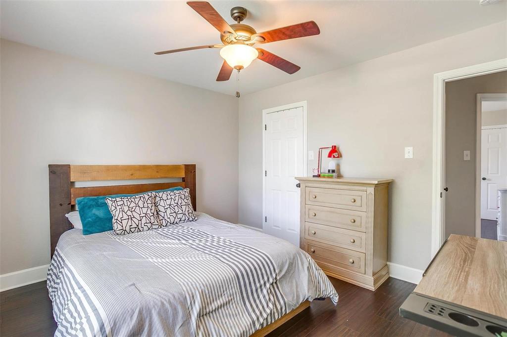 101 Springfield Lane Red Oak, TX 75165 - Photo 29 of 38 a bedroom with a bed and a dresser