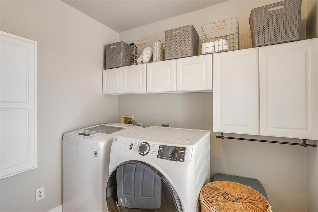 101 Springfield Lane Red Oak, TX 75165 - Photo 32 of 38 a utility room with dryer and washer