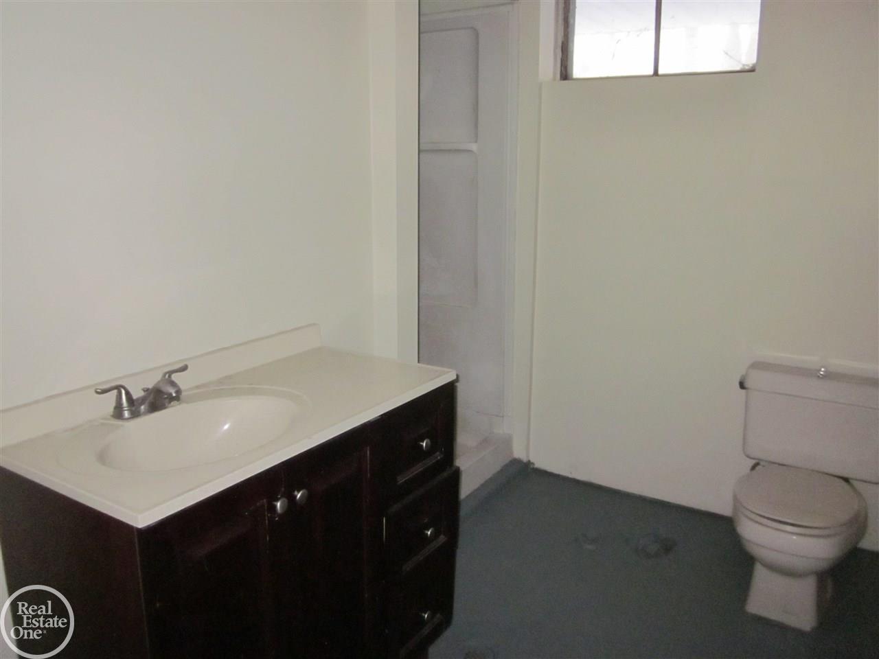 2222 Hampton Road Grosse Pointe, MI 48236 - Photo 18 of 25 31337422-17.JPG