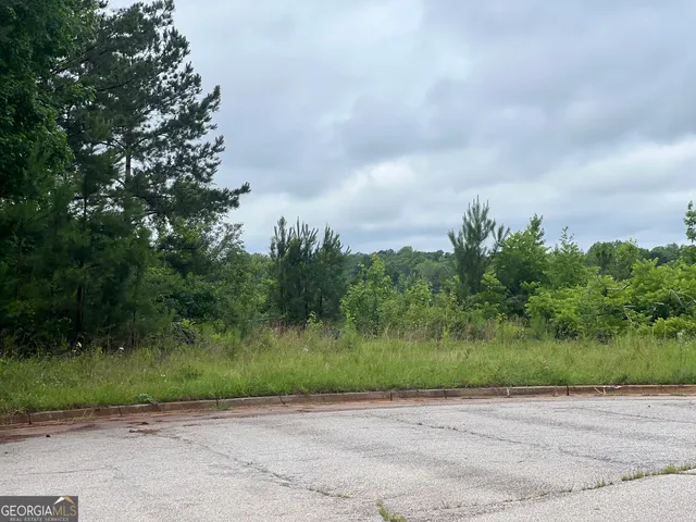 a view of a out door of the road