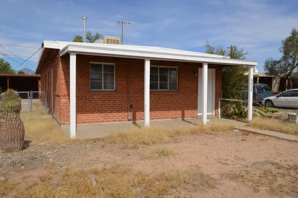 $975 | 4525 East Montecito Street, Tucson, AZ 85711