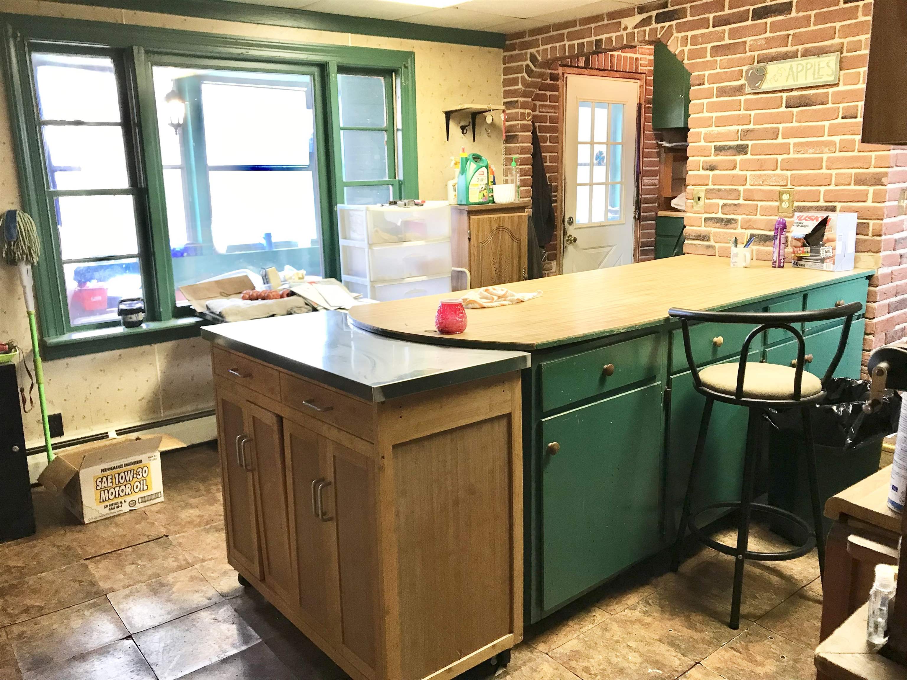 521 Bodwell Road Manchester, NH 03109 - Photo 11 of 31