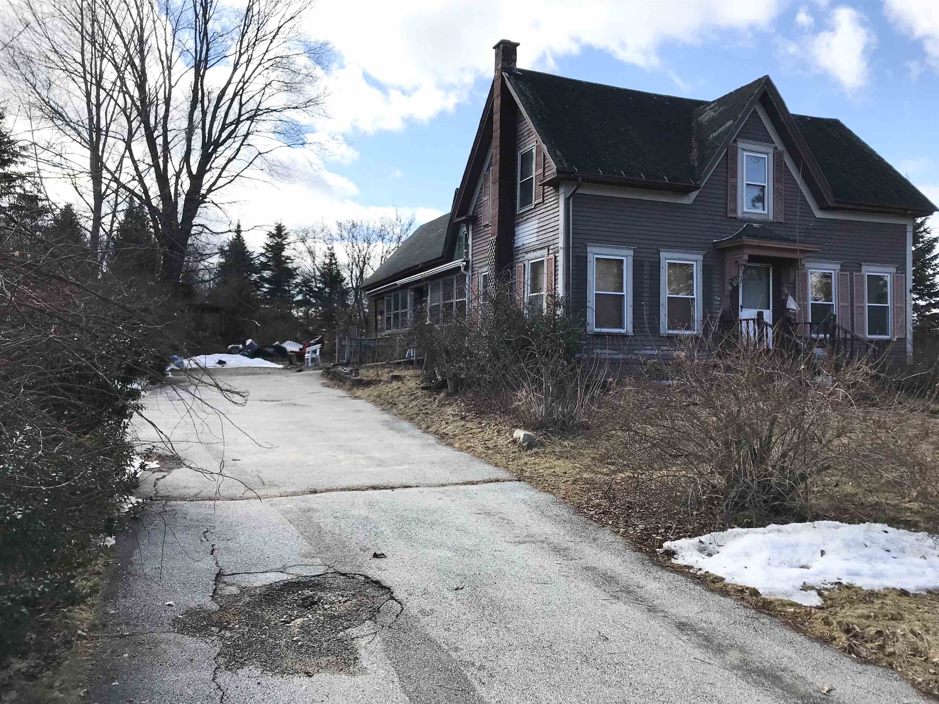 521 Bodwell Road Manchester, NH 03109 - Photo 3 of 31