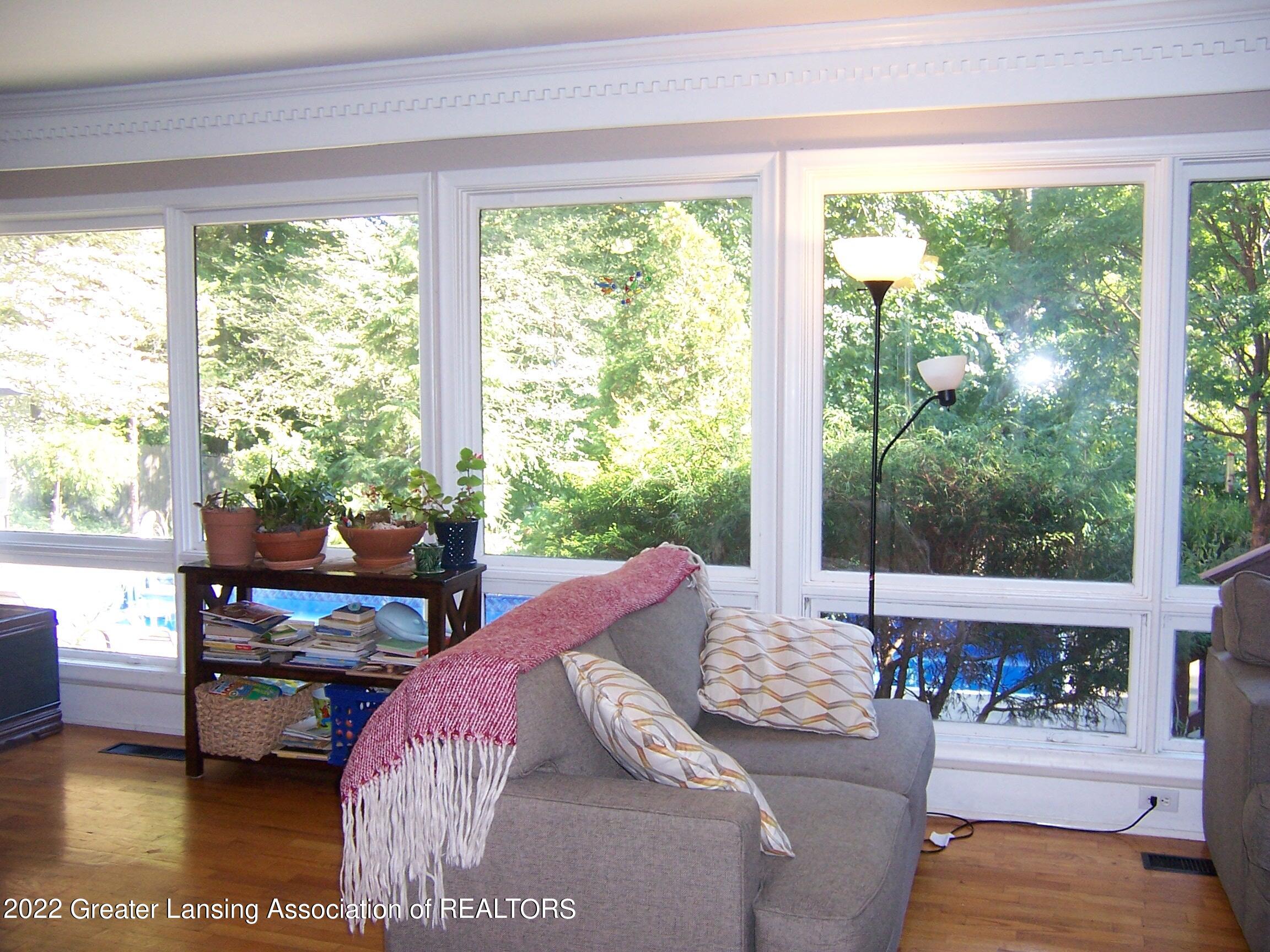 3713 Tecumseh River Road Lansing, MI 48906 - Photo 14 of 44 100_4275