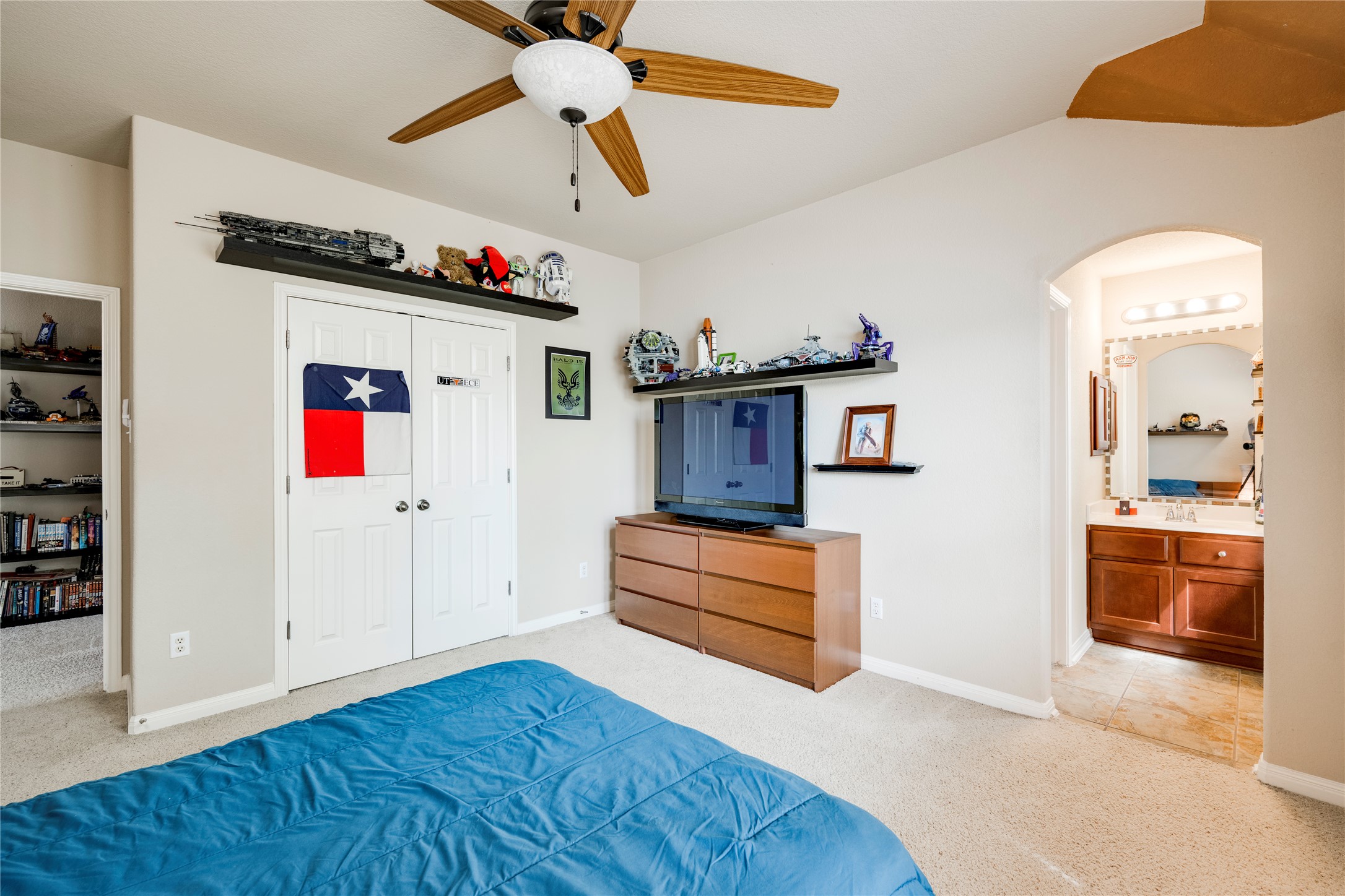 11332 Terrace Meadow Way Manor, TX 78653 - Photo 22 of 37 a living room with furniture and a wooden floor