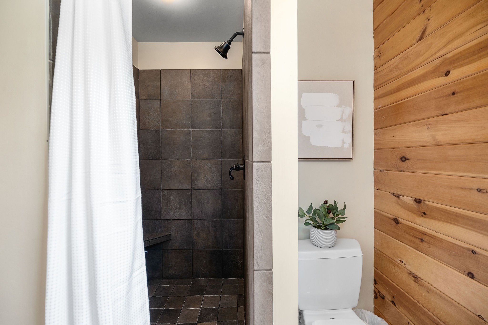 4415 Coconut Ridge Road Smithville, TN 37166 - Photo 27 of 52 a bathroom with a shower curtain