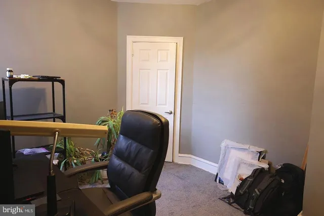 a view of livingroom with furniture