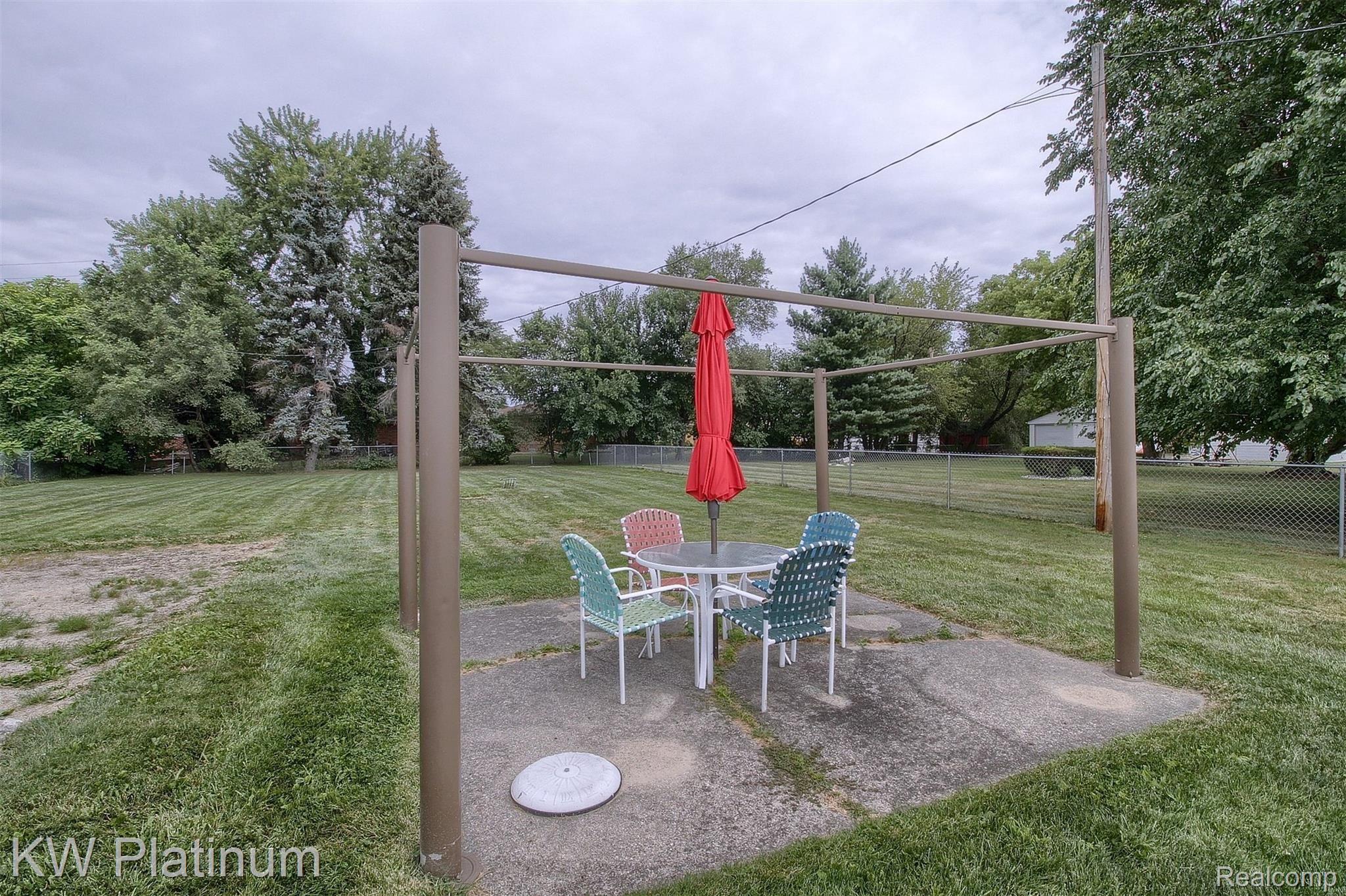 18351 Stephens Road Eastpointe, MI 48021 - Photo 25 of 31 30-Patio.jpg