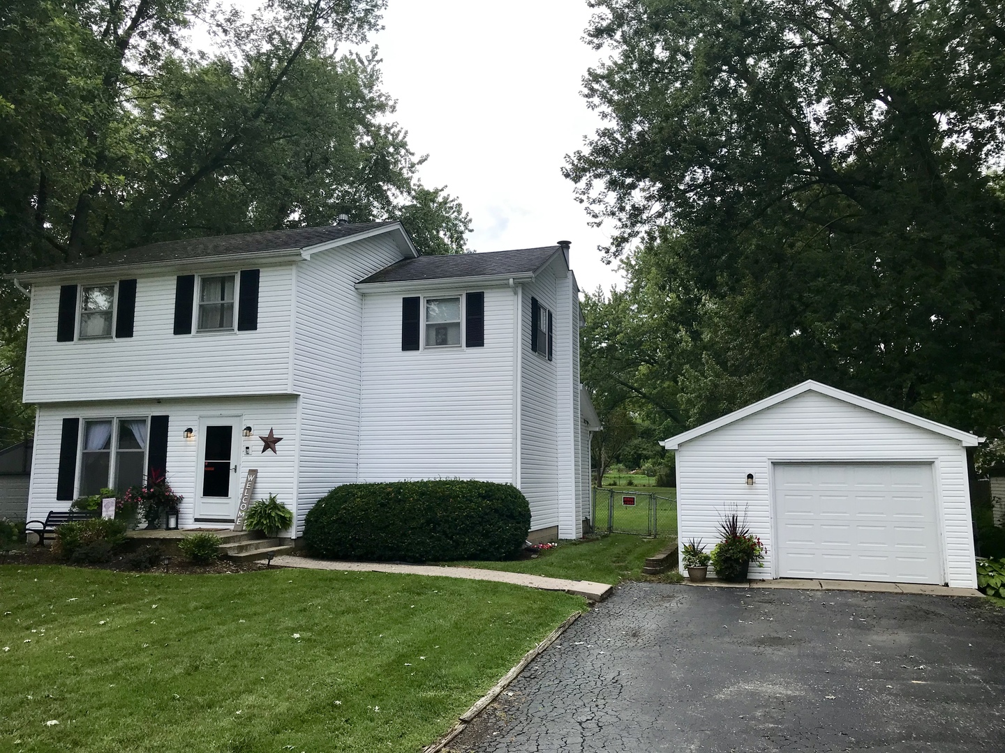 1439 Surrey Road Batavia, IL 60510 - Photo 1 of 7 Gallery Image 1