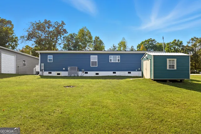 a view of a back yard of the house
