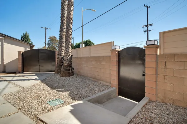 $8,500 | 7635-7633 Fallbrook Avenue, West Hills, CA 91304