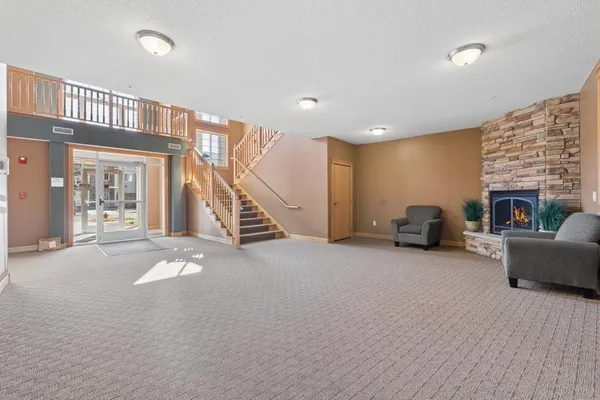 $195,000 | 1590 Parkwood Drive, Unit 207, Woodbury, MN 55125