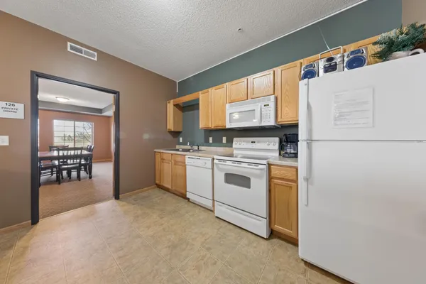 $195,000 | 1590 Parkwood Drive, Unit 207, Woodbury, MN 55125