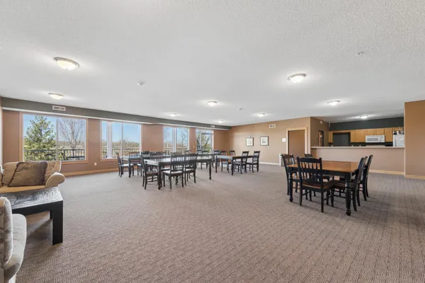 $195,000 | 1590 Parkwood Drive, Unit 207, Woodbury, MN 55125